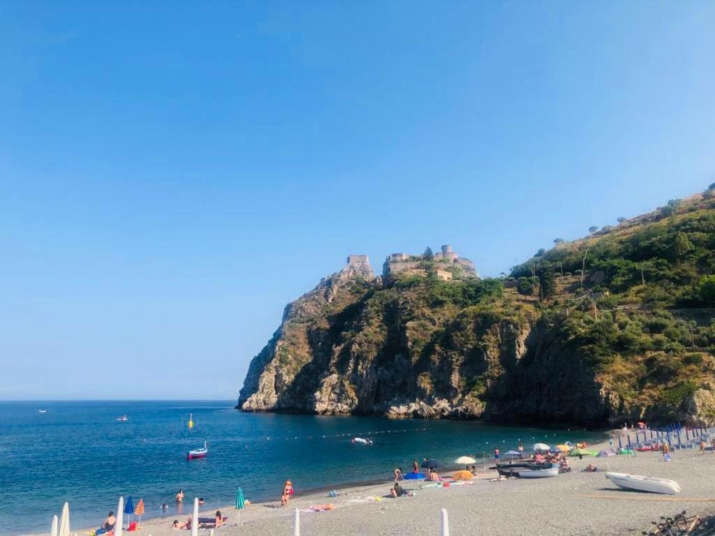 Appartamento Sul Lungomare Di S Alessio Sant'Alessio Siculo Exterior photo